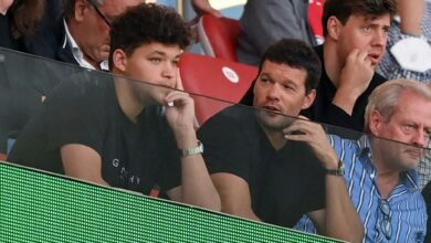 Er war sportlich interessiert, verfolgte jedoch keine professionelle Karriere im Fußball wie sein Vater.